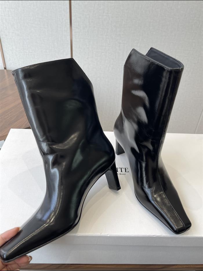 2025112817448465 390